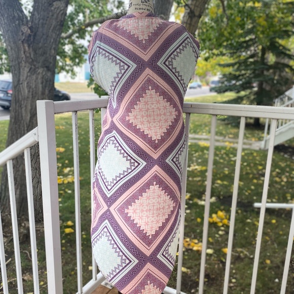 Charlie Jade Flowing Dress - Picture 5 of 11